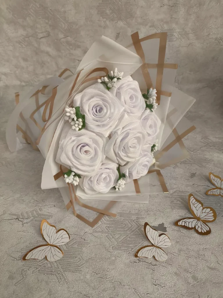 دسته گل هفت شاخه شاین دار با ژیپسوفیلیا
