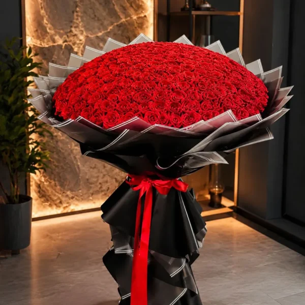 دسته گل ۲۰۰ شاخه رز