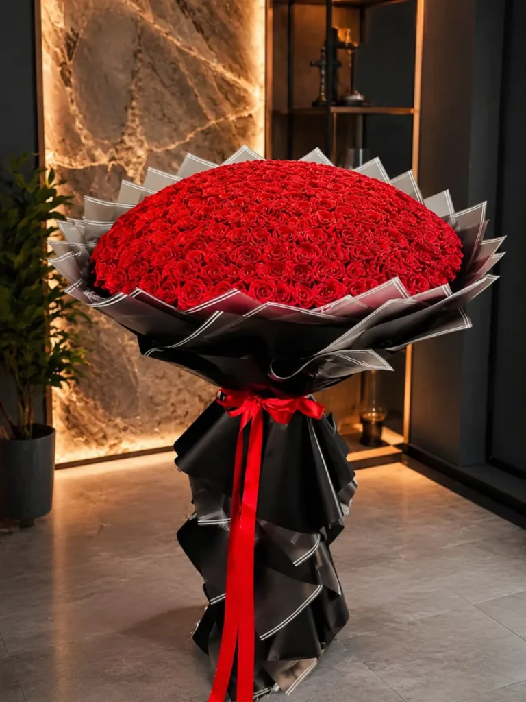 دسته گل ۲۰۰ شاخه رز