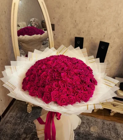 دسته گل ۱۰۰ شاخه رز در ورامين
