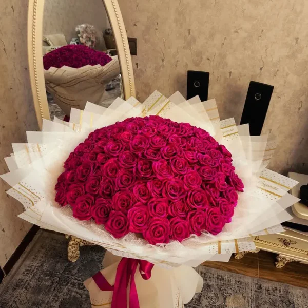 دسته گل ۱۰۰ شاخه رز در ورامين