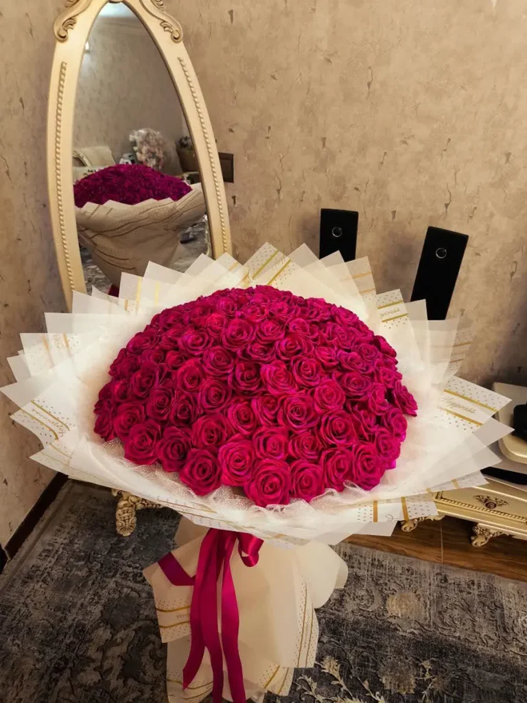دسته گل ۱۰۰ شاخه رز در ورامين